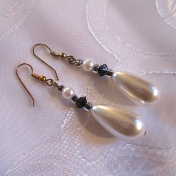 ENCORE PEARL BEADED EARRINGS – NWT - Picture 2 of 8